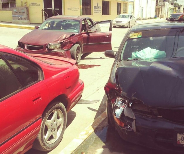 Choque deja daños materiales Choque deja daños materiales