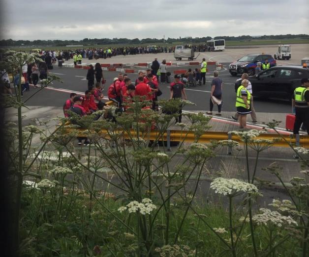Manchester: Reabren aeropuerto tras evacuación por bolsa sospechosa 