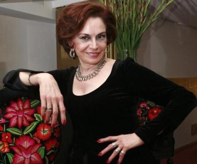 Celebra la pintora Martha Chapa 50 años de trayectoria