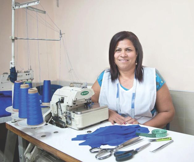 Una costura aquí, un ajuste acá, ¡y listo! Una práctica fácil, rápida y muy económica Una costura aquí, un ajuste acá, ¡y listo! Una práctica fácil, rápida y muy económica