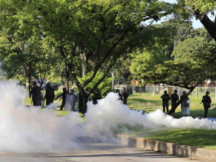 Aplastan sublevación militar en Venezuela. Frustran ataque armado contra fuerte Aplastan sublevación militar en Venezuela. Frustran ataque armado contra fuerte