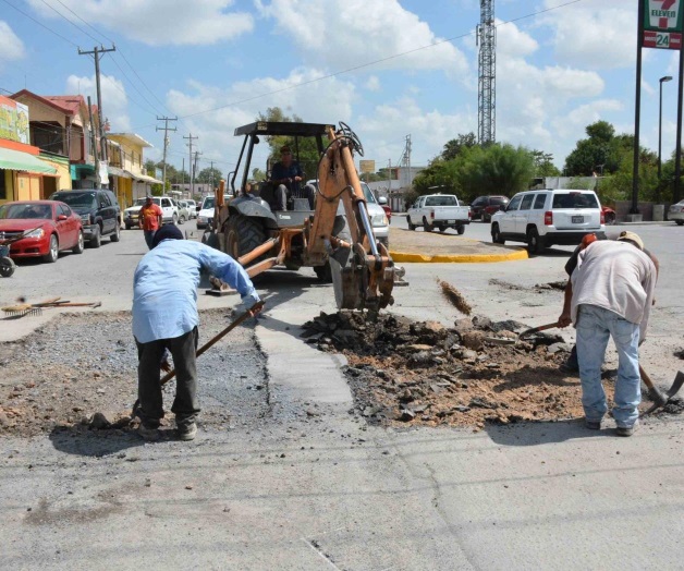 Reparan principales calles en colonias de la periferia Reparan principales calles en colonias de la periferia