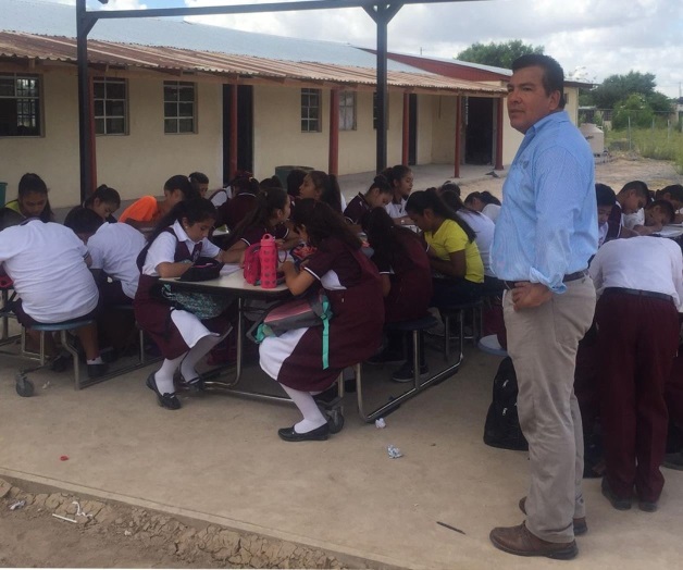 Inician clases con serie de carencias