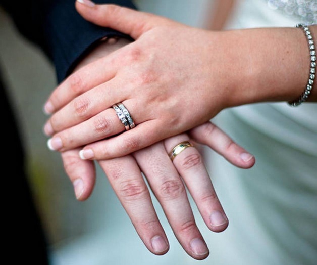 SEÑORA DE TAL… No es obligatorio ni lo marca la ley SEÑORA DE TAL… No es obligatorio ni lo marca la ley