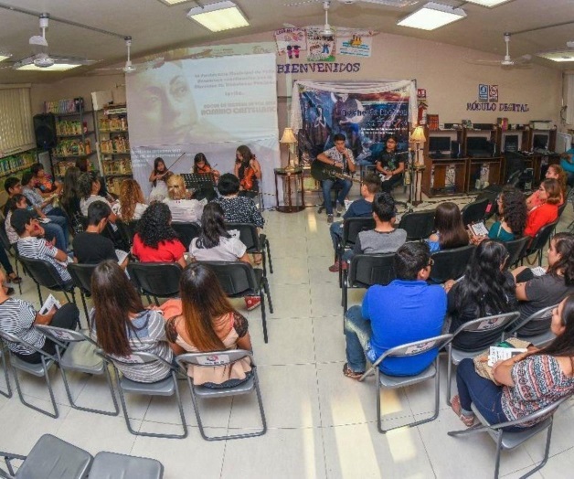 Leen en voz alta en la biblioteca pública Leen en voz alta en la biblioteca pública