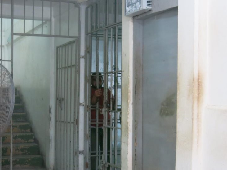 Sorprenden a sujeto fumando mariguana Sorprenden a sujeto fumando mariguana