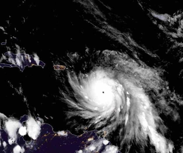 Toca tierra Huracán María en Dominica
