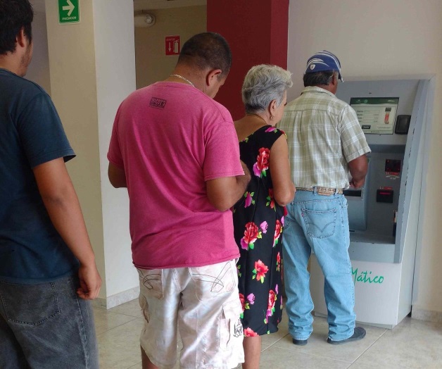 Sufren usuarios de CFE al pagar la luz