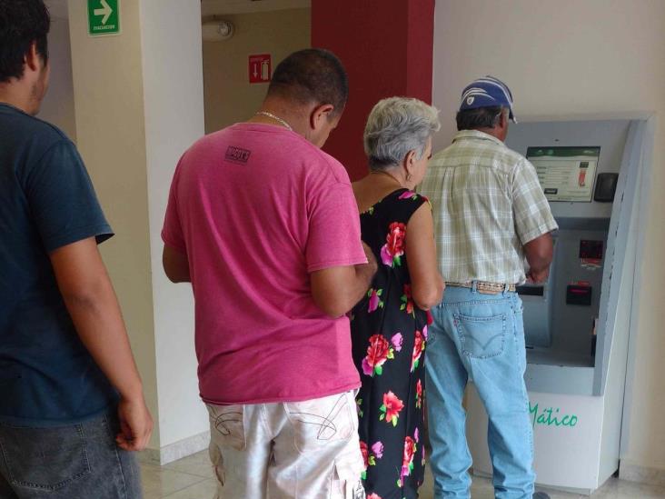 Sufren usuarios de CFE al pagar la luz Sufren usuarios de CFE al pagar la luz