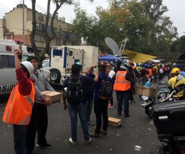 Rescatan a dos en Colegio Enrique Rébsamen Rescatan a dos en Colegio Enrique Rébsamen