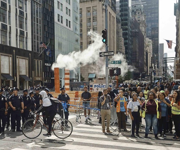 Arrestan a legisladores afuera de la Torre Trump