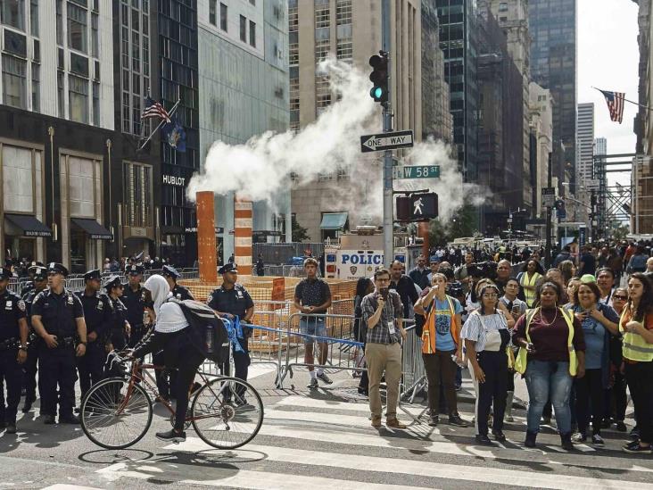 Arrestan a legisladores afuera de la Torre Trump Arrestan a legisladores afuera de la Torre Trump