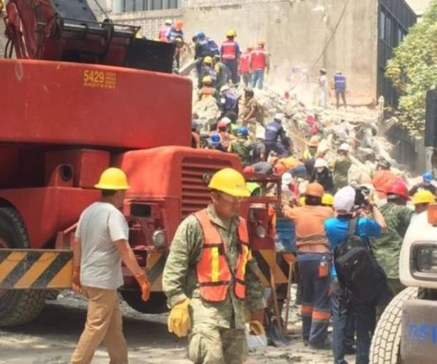 Rescatan a primera persona con vida en edificio de la colonia Condesa