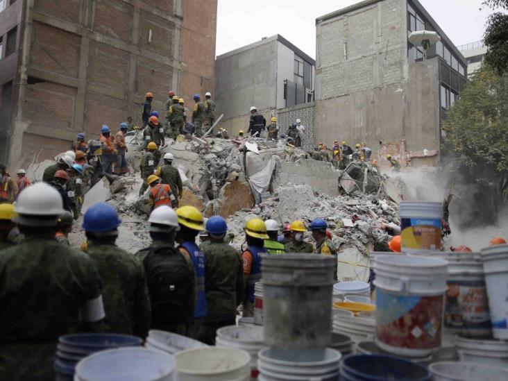 Suman 2 mil 633 lesionados en tres estados por sismo Suman 2 mil 633 lesionados en tres estados por sismo