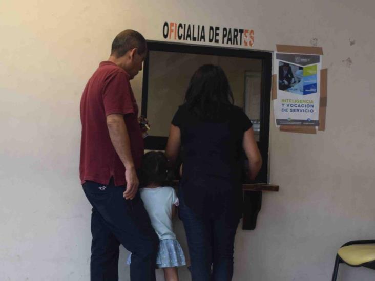 A punta de pistola despojan de auto a mujer A punta de pistola despojan de auto a mujer