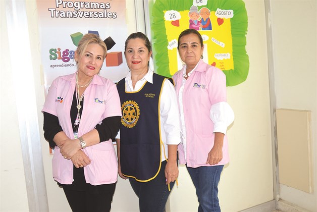 Llevan kits de aseo al hospital