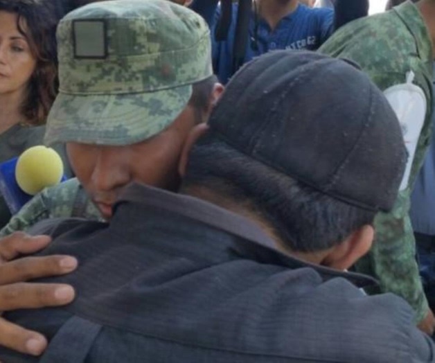 Agradece hombre a soldado que rescató cuerpos de su esposa e hija