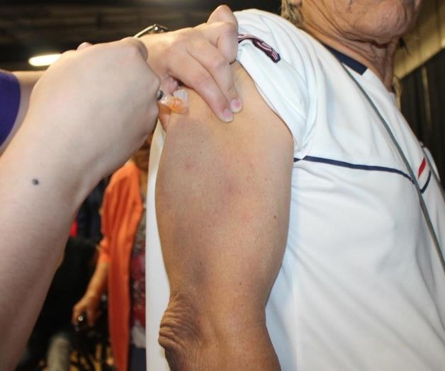 Piden protegerse en contra de gripe. Exhortan a población a vacunarse