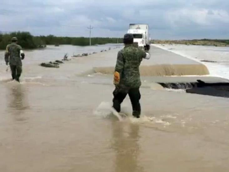Cierran carretera por inundaciones Cierran carretera por inundaciones