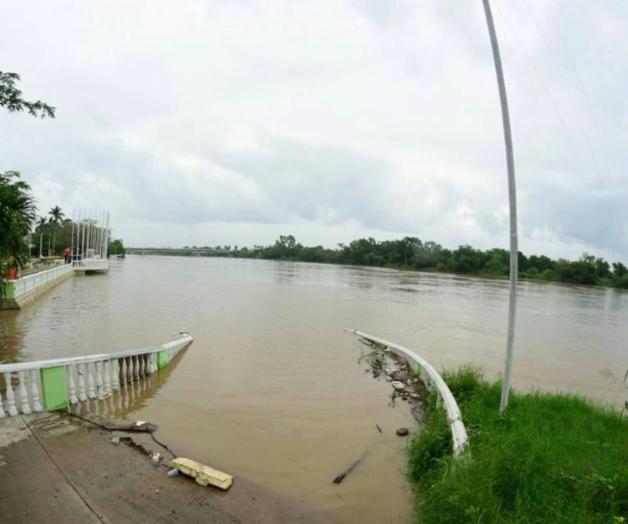 A punto de desbordarse el río Pánuco