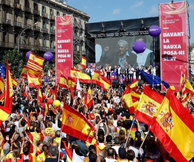 Miles marchan en Barcelona contra independencia