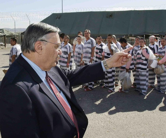 Arizona cierra cárcel de tiendas de campaña creada por Joe Arpaio Arizona cierra cárcel de tiendas de campaña creada por Joe Arpaio