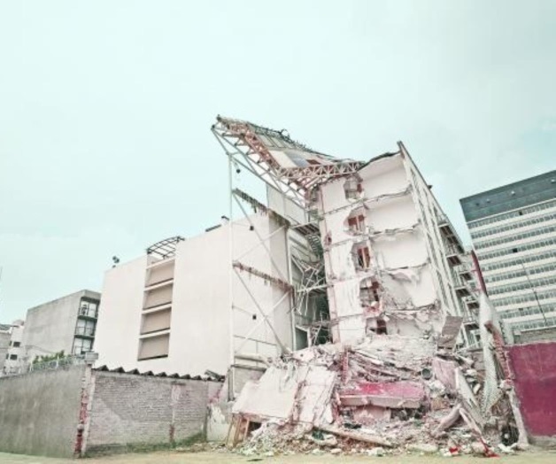 Detienen a dueño de inmueble desplomado por sismo