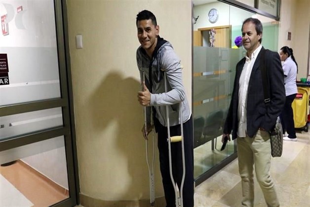 Ingresa Óscar Ustari a quirófano tras sufrir lesión