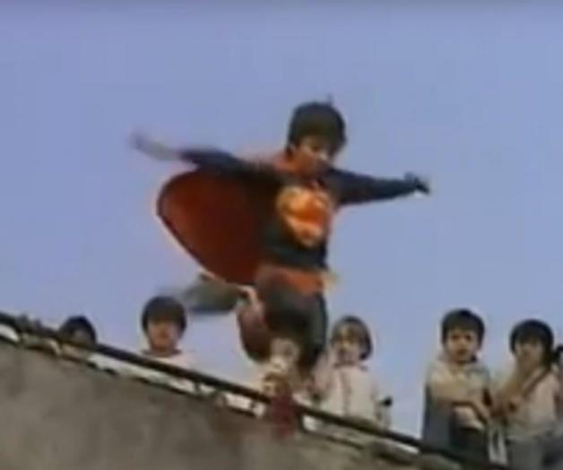 El niño que se cree Superman y murió al aventarse