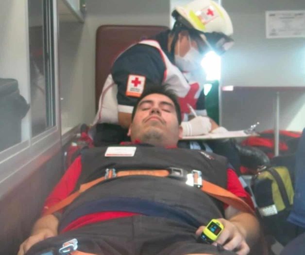 Le cae encima un gato hidráulico Le cae encima un gato hidráulico