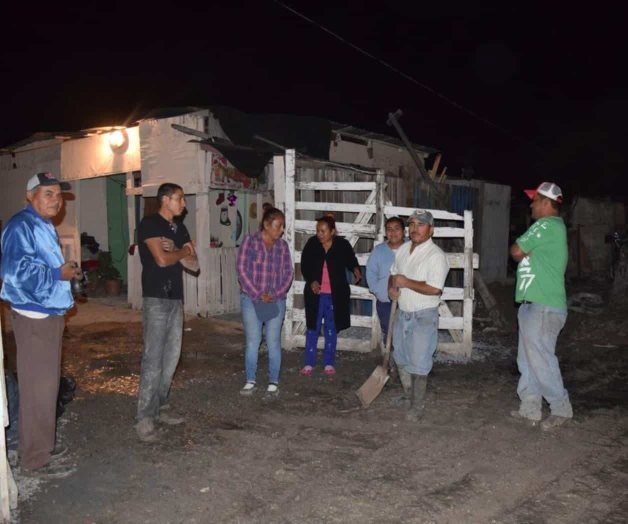Invaden aguas negras viviendas en colonia. La Comapa no ha acudido a resolverlo