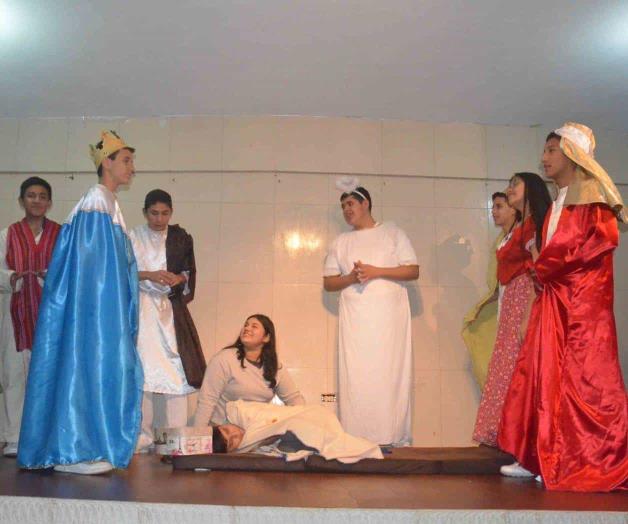 Se divierten actuando