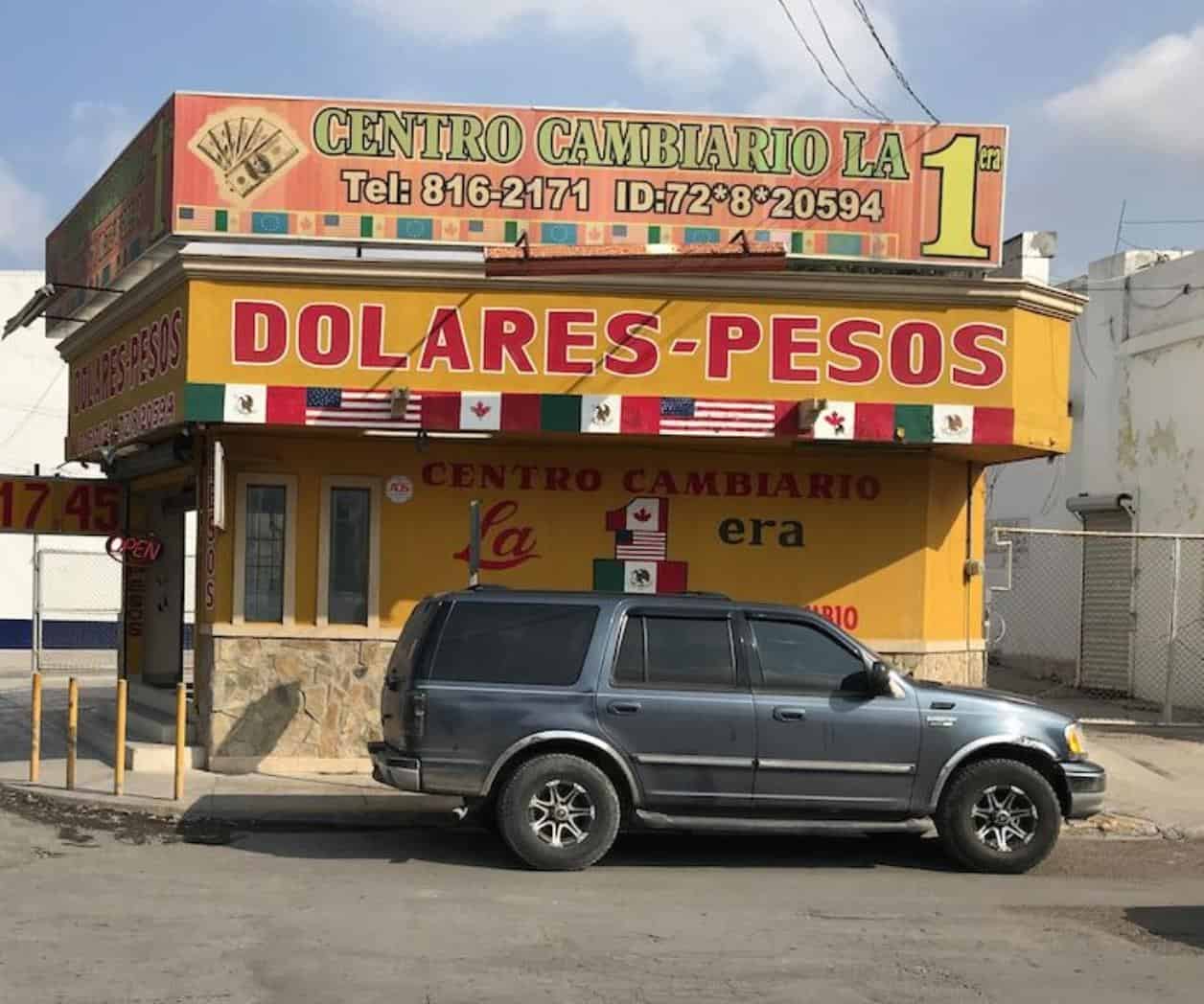 Causan aguinaldos compra de dólares