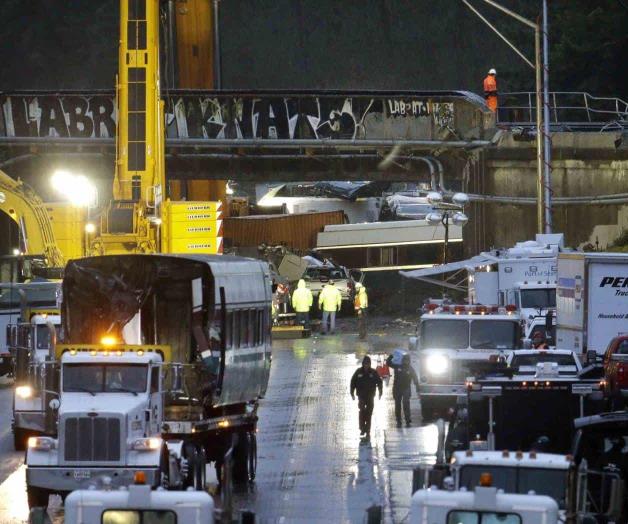Descarrila tren por exceso de velocidad