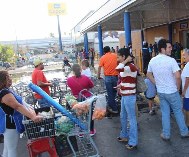 Desalojan Sam’s Victoria por ‘lluvia’ en su interior