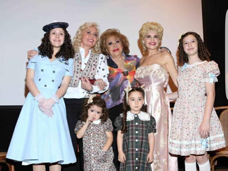 Lo más destacado en bioserie de Silvia Pinal son los ROMANCES Lo más destacado en bioserie de Silvia Pinal son los ROMANCES