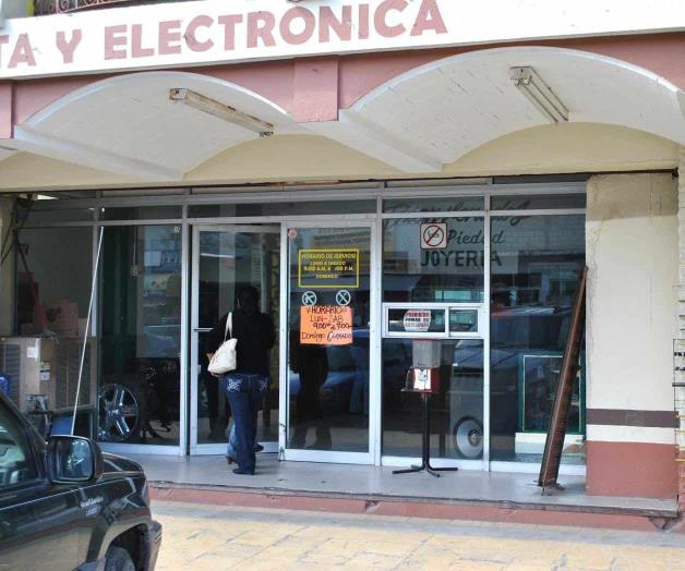 Empeñan prendas para tener Navidad