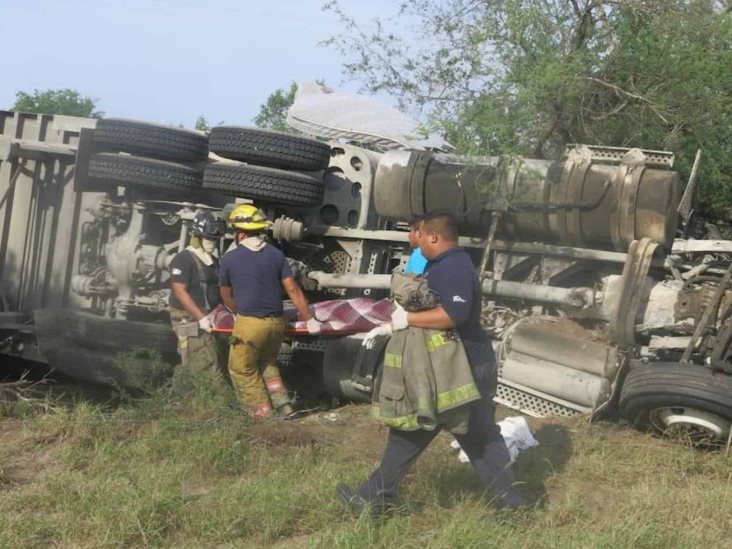 Muere menor tras un carreterazo; 8 heridos Muere menor tras un carreterazo; 8 heridos