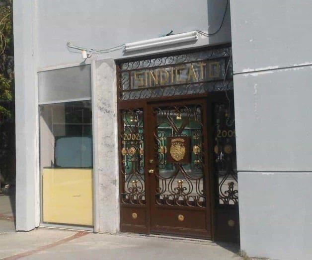 Esperan empleados del ISSSTE les cumplan el pago de bonos. En Matamoros, Tampico y Victoria protestaron