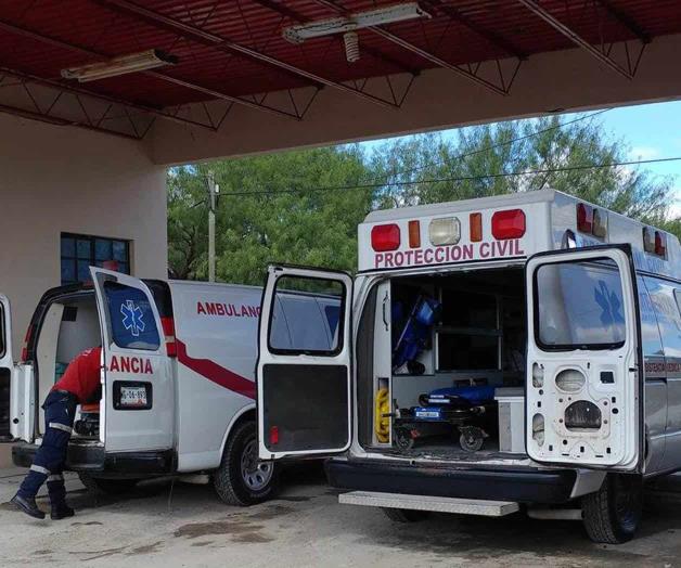 Cae y se ensarta varillas en cuerpo. Atraviesan glúteo y pierna