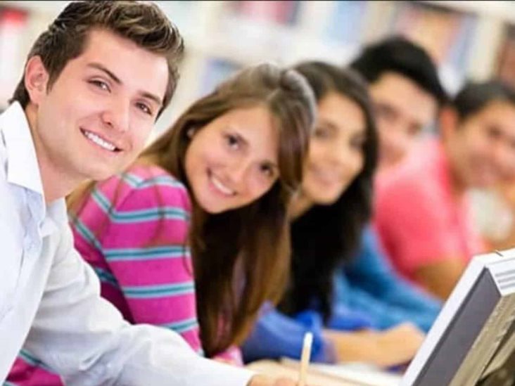 Texas está perdiendo a estudiantes…hispanos. No concluyen la educación básica Texas está perdiendo a estudiantes…hispanos. No concluyen la educación básica