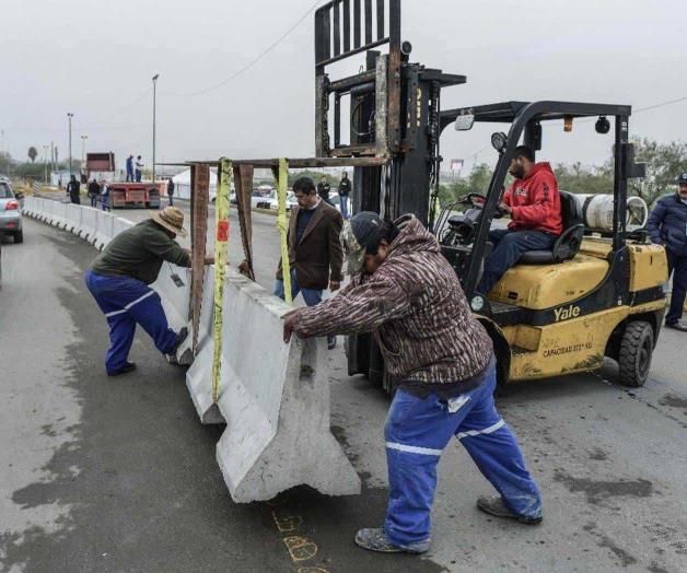 Delimitan carriles Sentri con vallas