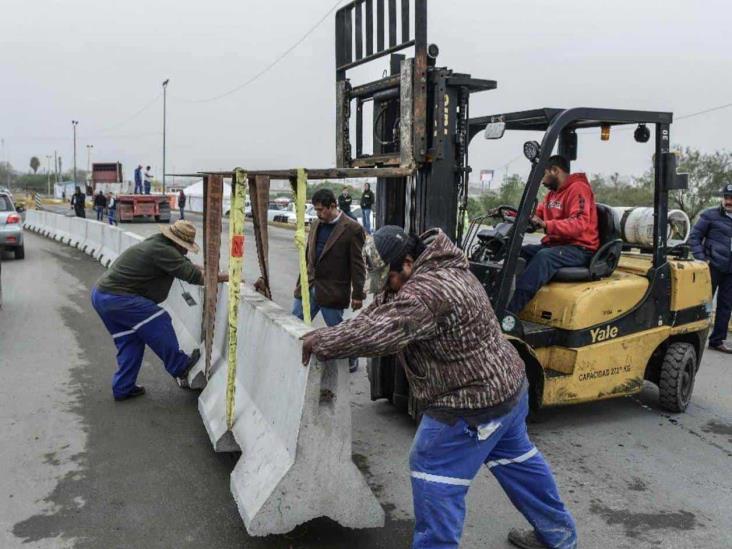 Delimitan carriles Sentri con vallas Delimitan carriles Sentri con vallas