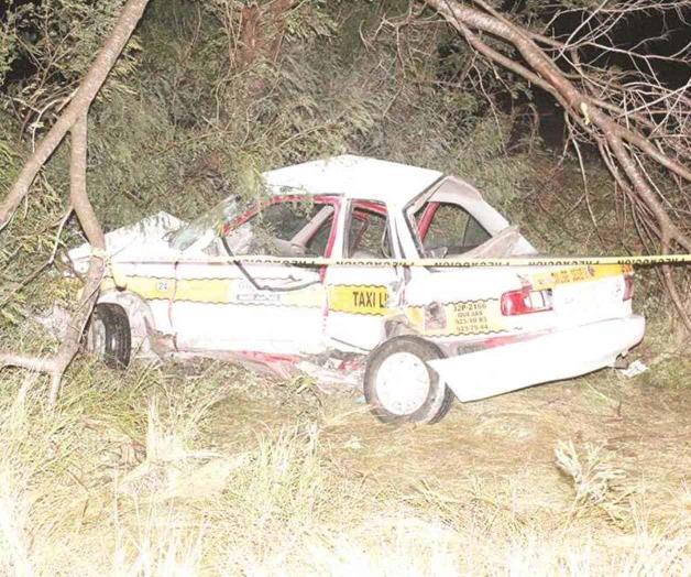 Autobús embiste y mata a taxista Autobús embiste y mata a taxista