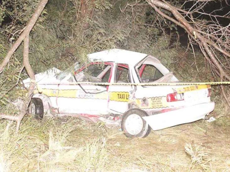 Autobús embiste y mata a taxista Autobús embiste y mata a taxista