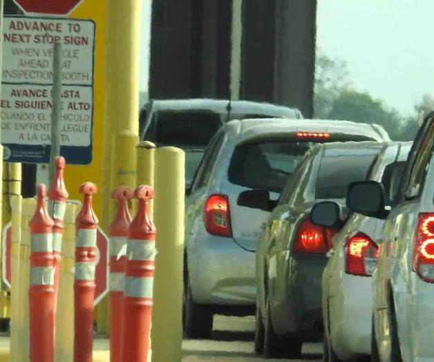 Detienen a hombre con papeles falsos