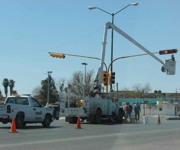 Reparan provisionalmente semáforos del boulevard Reparan provisionalmente semáforos del boulevard