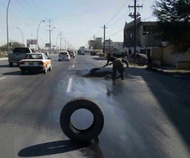 Limpian área con aceite derramado