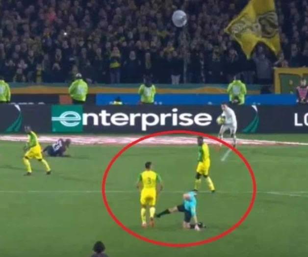 VIDEO: Federación Francesa suspende a árbitro que dio patada