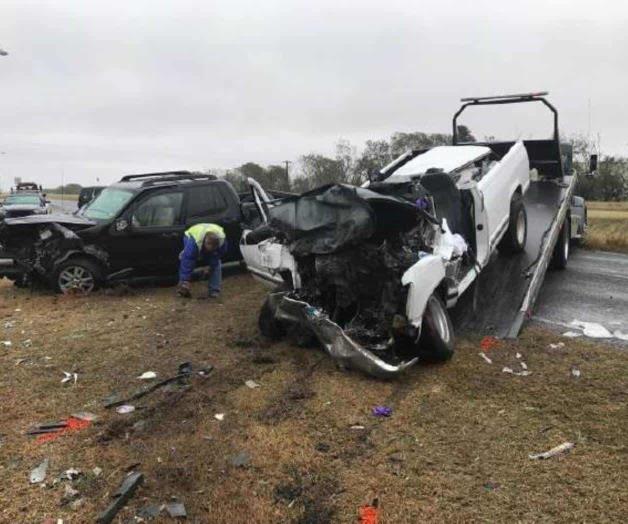 Investigan accidente entre dos vehículos